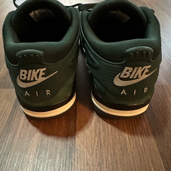 Nigel Sylvester x Air Jordan 4 Bike Air - Picture 7 of 12